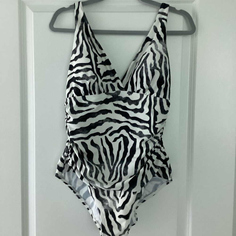 NWT!!  Jantzen Size 12 One-Piece Black & White Animal Print Swimsuit